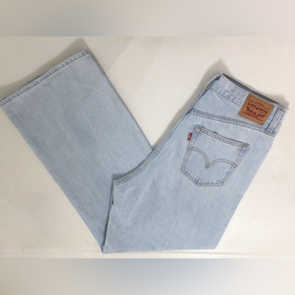Levi’s Vintage High Rise, Light Wash, Straight Leg, Ladies Denim Jean. 31x30